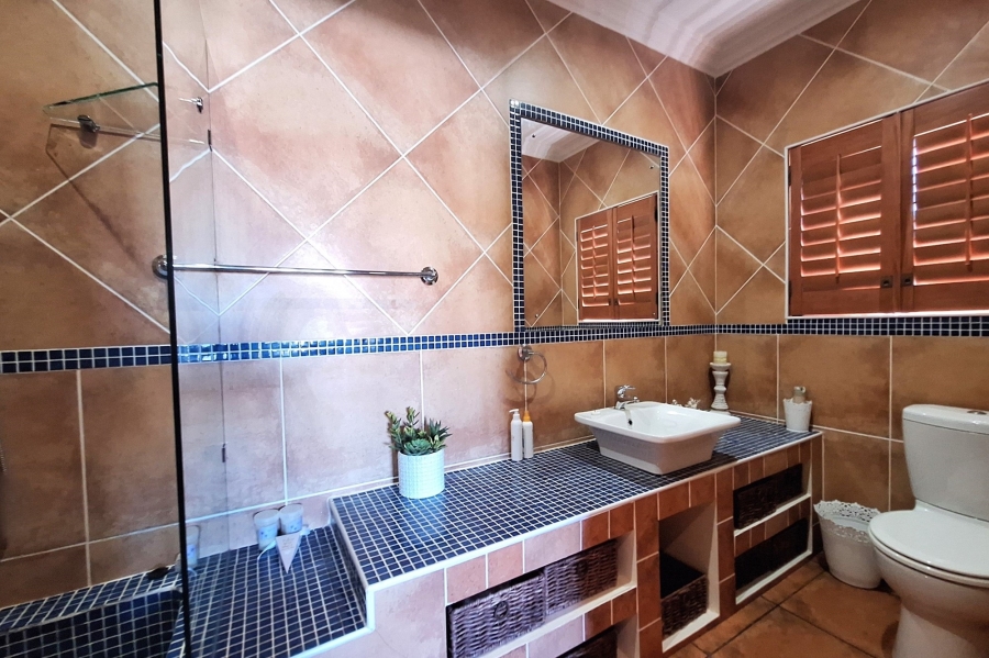5 Bedroom Property for Sale in Golden Mile Western Cape